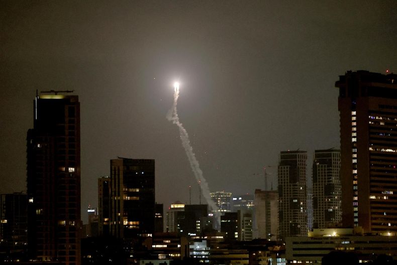 Los misiles disparados sobre Tel Aviv llevaron ruido a los mercados internacionales