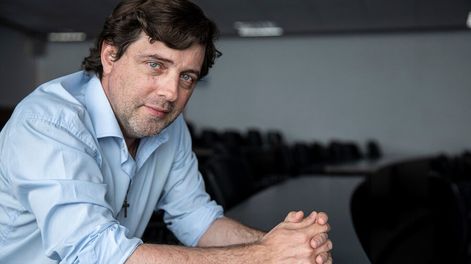 Ignacio Alonso en la sede de la Asociacion Uruguaya de Futbol en Montevideo. Foto: Mauricio Zina / adhocFOTOS