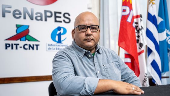 José Olivera en la sede de Fenapes en Montevideo José Olivera en la sede de Fenapes en Montevideo