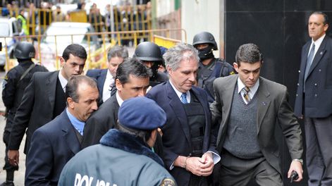 Búsqueda | Varios integrantes de la familia Peirano fueron procesados por desvío de millones dólares del Banco Montevideo a empresas del grupo familiar, en 2002. Foto: AFP