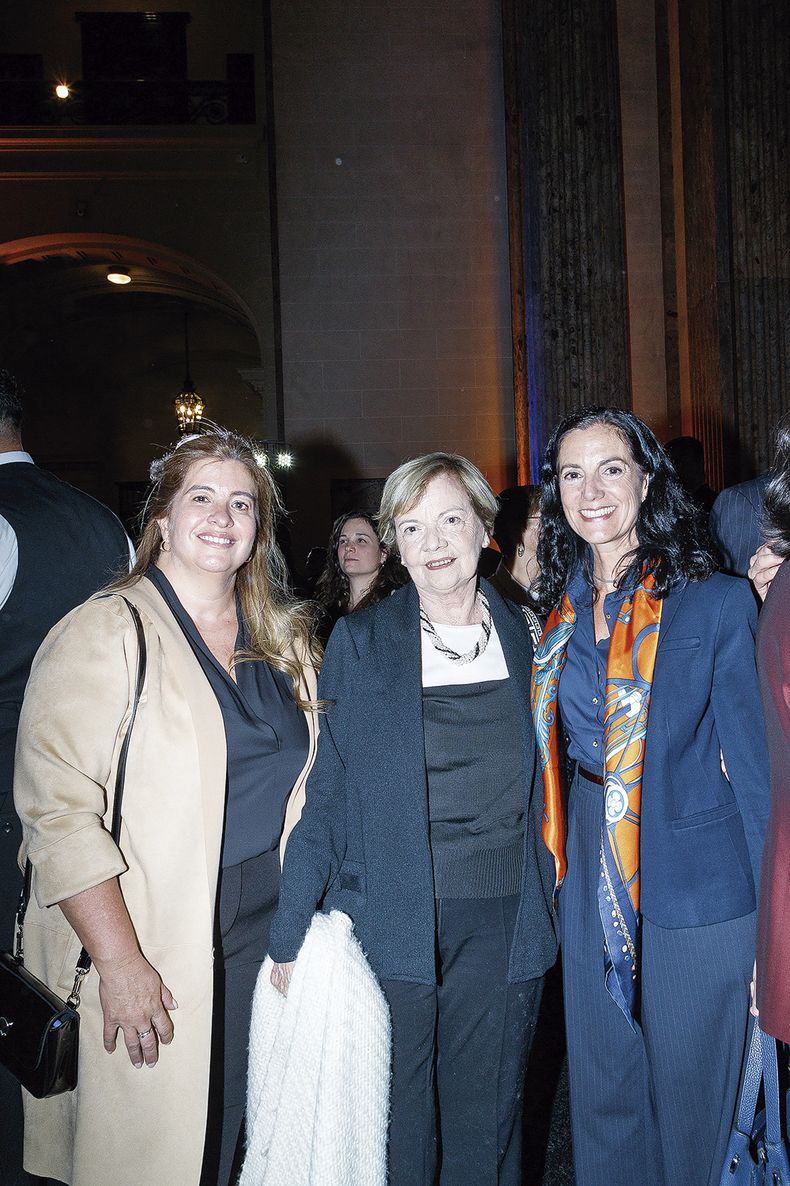 Andrea Babuglia, Quena Carámbula de Ferrer y ministra de Economía Azucena Arbeleche