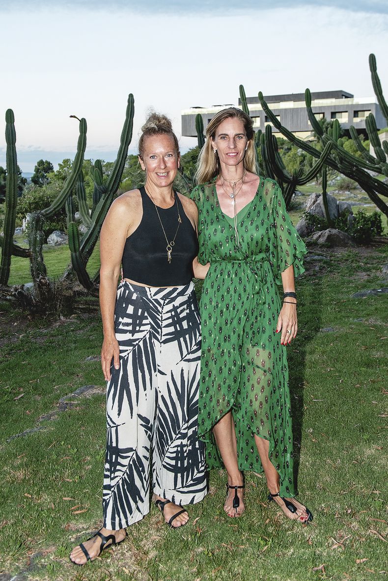 Astrid Perkins y Adela Dubra