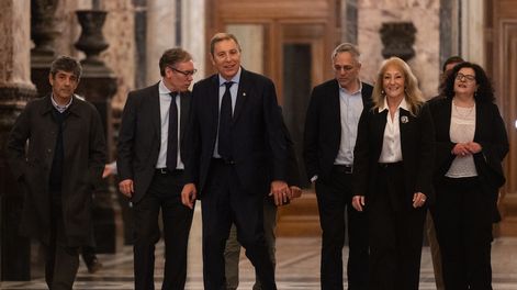Gabriel Oddone y otros jerarcas del área económica junto a la vicepresidenta Carolina Cosse, antes de la presentación del proyecto de Ley del Presupuesto Nacional.