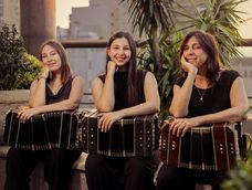 Bandoneonas se presentará en la sala Delmira Agustini del Teatro Solís. Bandoneonas se presentará en la sala Delmira Agustini del Teatro Solís.