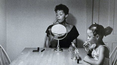 Mujeres detrás del lente: un libro recorre la historia feminista en imágenes de fotógrafas