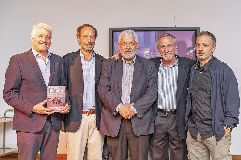 Sergio Gorzy, Álvaro Risso, de Linardi y Risso, el autor del libro Alejandro Giménez, Andrés Linardi, de Linardi y Risso, y Gabriel Quirici