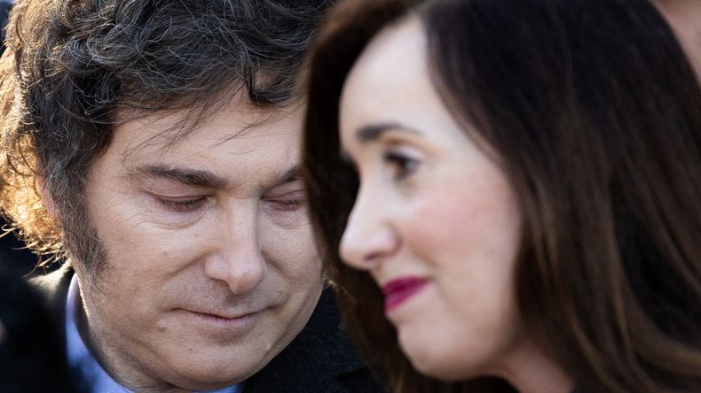 &nbsp;Javier Milei junto a Victoria Villarruel durante el acto en Buenos Aires