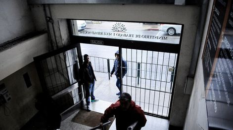 Puerta del Ministerio de Trabajo y Seguridad Social.