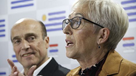 imagen de Martínez transmitió “apoyo” a Villar ante polémica por su título