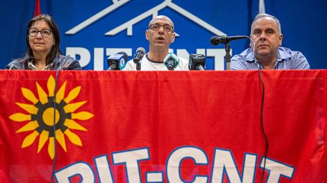 Elbia Pereira, Marcelo Abdala y José Lorenzo López en la sede del PIT-CNT