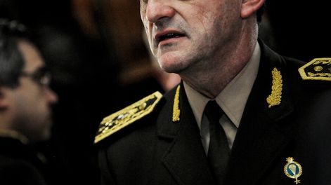 imagen de Guido Manini Ríos, un general paracaidista e intelectual con don de mando y herencia política