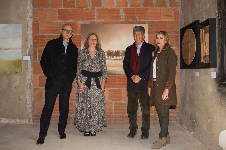 El conductor de En Perspectiva Emiliano Cotelo, coordinadora del ciclo ArteUyEnPerspectiva Alexandra Morgan, gerente general de Victoria Plaza Diego Pereda y curadora de la muestra Roxana Pallota