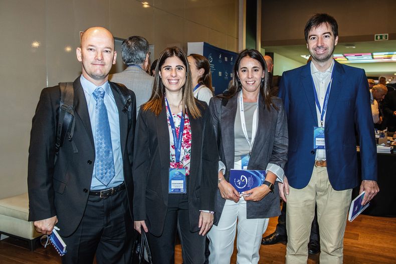 De la directiva de AEGU: Gastón González, Soledad Rodríguez, María José Risso e Ignacio Villanueva