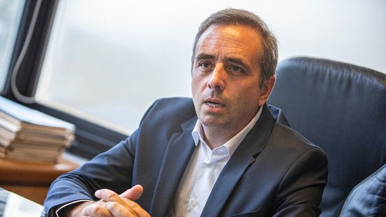 Sebastián Andújar durante la entrevista con Búsqueda. Foto: Mauricio Zina / adhocFOTOS Sebastián Andújar durante la entrevista con Búsqueda. Foto: Mauricio Zina / adhocFOTOS