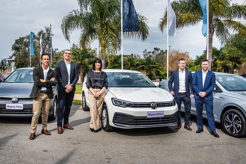 De Julio César Lestido S.A.: director Javier Lestido, gerente general Matías Lagarmilla, brand manager Volkswagen Verónica Petrissans, jefe de Ventas de Volkswagen para Latinoamérica Nicolás Matavos y area manager en Volkswagen Agustín López