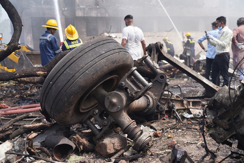 Restos-Avion-India.jpg