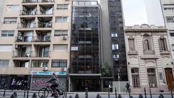 Fachada del hogar La Campana, de la Fundación Peluffo Giguens