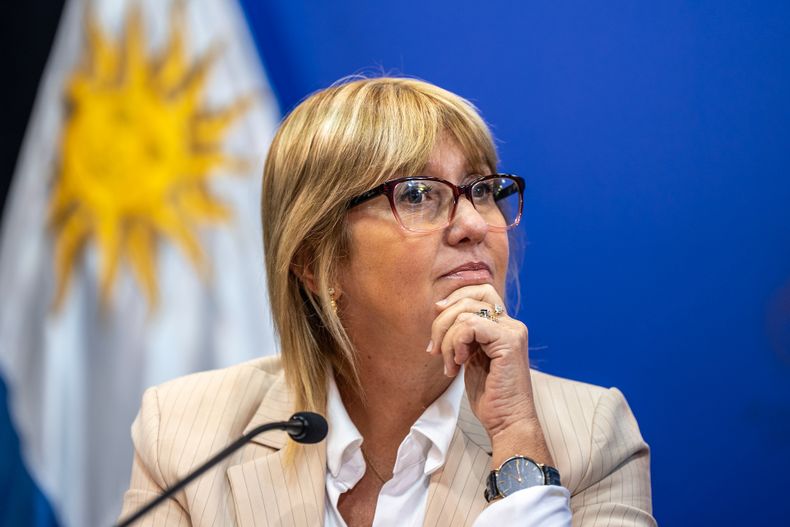 Cristina Lustemberg durante una conferencia de prensa en la Torre Ejecutiva.