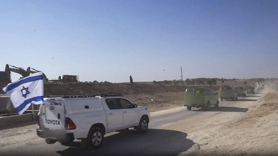 Captura de video del momento en que los rehenes liberados cruzaron la frontera hacia territorio israelí. Los siete primeros rehenes vivos liberados por Hamás este lunes ya están en territorio israelí, informó el Ejército de Israel en un comunicado. Captura de video del momento en que los rehenes liberados cruzaron la frontera hacia territorio israelí. Los siete primeros rehenes vivos liberados por Hamás este lunes ya están en territorio israelí, informó el Ejército de Israel en un comunicado.