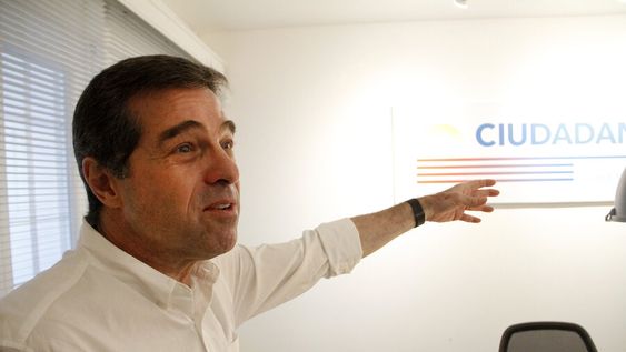 imagen de Talvi busca dar una señal de fuerza de su campaña, mientras plantea sacar “privilegios” a funcionarios de empresas públicas imagen de Talvi busca dar una señal de fuerza de su campaña, mientras plantea sacar “privilegios” a funcionarios de empresas públicas