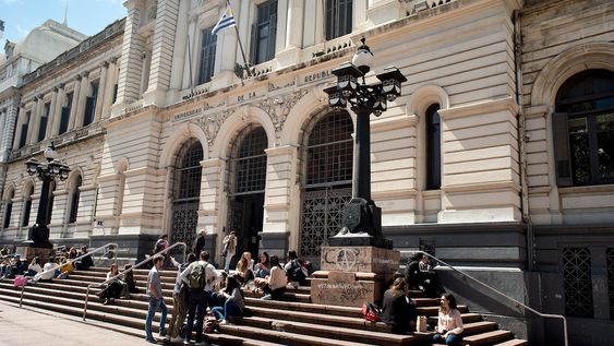 El estudio tomó como muestra a unos 370.000 egresados de la Udelar desde 1990 El estudio tomó como muestra a unos 370.000 egresados de la Udelar desde 1990