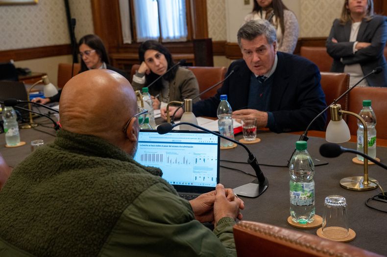 Senador Pedro Bordaberry en la Comisión de Educación y Cultura del Senado.