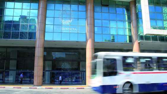 imagen de Bordaberry acusó al gobierno de beneficiar a un amigo y proveedor del asesor presidencial Juan Salgado en la compra de un avión imagen de Bordaberry acusó al gobierno de beneficiar a un amigo y proveedor del asesor presidencial Juan Salgado en la compra de un avión