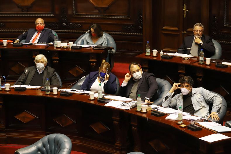 imagen de La coalición busca acortar distancias sobre la ley de urgencia, mientras la oposición procura fisuras de colorados y cabildantes