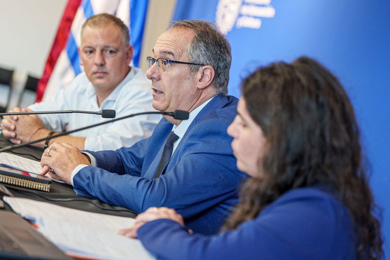 Gabriel Quirici, José Carlos Mahía y Virginia Villalba durante la presentación de propuesta de normativa de regulación del sistema de enseñanza terciaria privada en el MEC&nbsp;