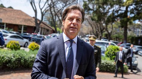 Lacalle Pou previo a un evento en el Club de Golf. Foto: Mauricio Zina / adhocFOTOS