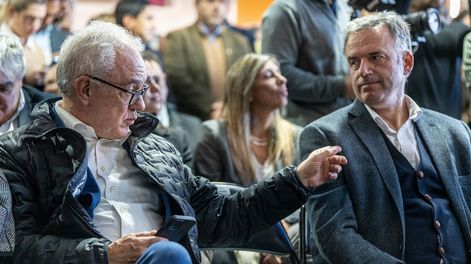 El canciller Mario Lubetkin y el presidente Yamandú Orsi.