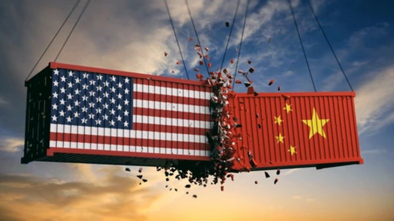 Container de Estados Unidos vs. de China como representación de la guerra comercial entre las dos principales potencias económicas
