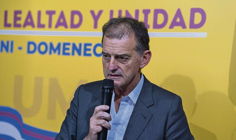Guido Manini Ríos, durante la presentación de Columna Lealtad y Unidad, en Montevideo. Foto: Pablo Vignali / adhocFOTOS
