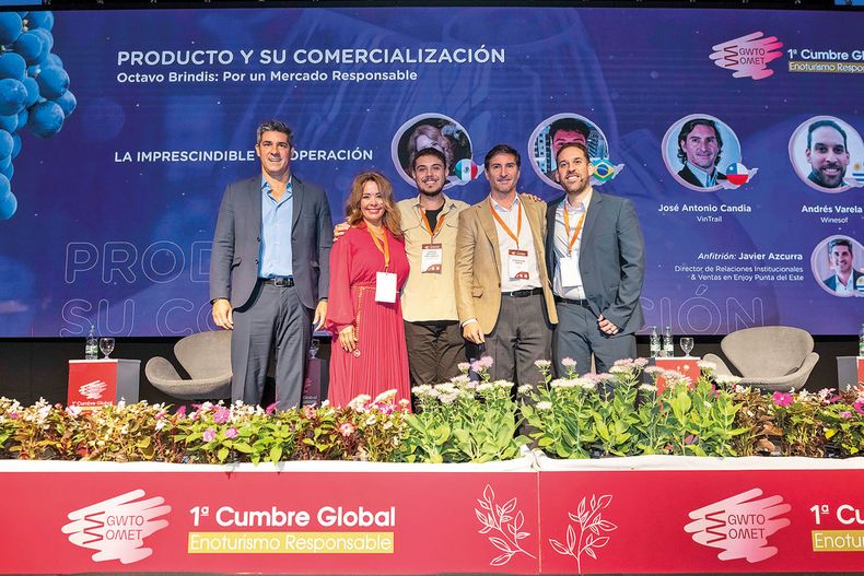 Director de Relaciones Institucionales y Ventas de Enjoy Punta del Este Javier Azcurra, Dora Villariño, Aurelio Zanella, José Antonio Candia y Andrés Varela