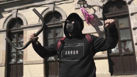 Estudiantes salieron a las calles de Morelia por segundo día consecutivo para exigir justicia por el asesinato del alcalde de Uruapan, Carlos Manzo.