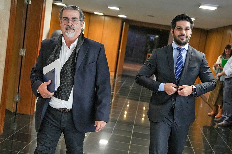 Gustavo Zubía y Andrés Ojeda juntos en el Parlamento