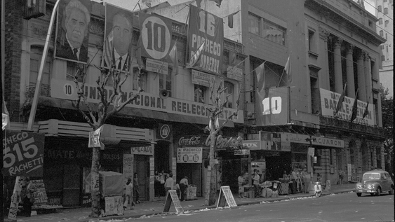 Local de la Lista 10 del Partido Colorado en 18 de Julio y Yaguarón, previo a la elección de 1971. Local de la Lista 10 del Partido Colorado en 18 de Julio y Yaguarón, previo a la elección de 1971.