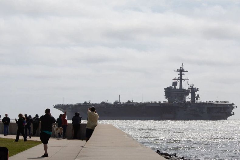 Tras la fallida visita de la Guardia Costera, uno de los portaaviones ...