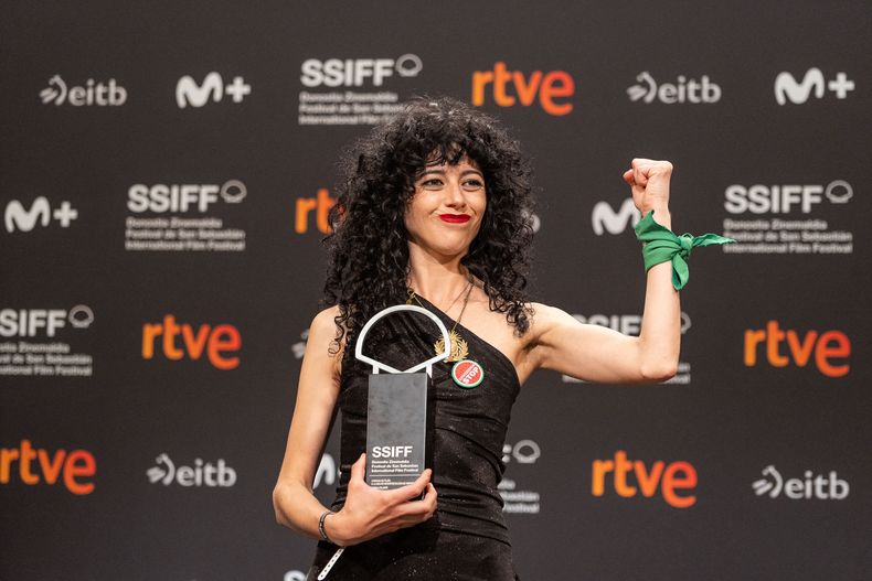 La actriz argentina Camila Plaate recibió la Concha de Plata a la Mejor interpretación de reparto por Belén en el Festival Internacional de Cine de San Sebastián.
