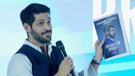 Andrés Ojeda durante el acto de presentación del programa del Partido Colorado Andrés Ojeda durante el acto de presentación del programa del Partido Colorado