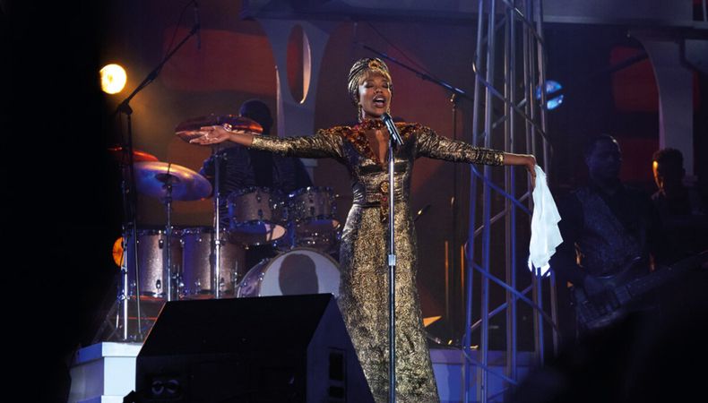 imagen de Quiero bailar con alguien, la biopic de Whitney Houston, reivindica a la que fue la mejor voz de su tiempo