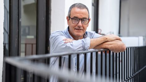 Jaime Saavedra en el edificio central del Instituto Nacional de Inclusión Social Adolescente