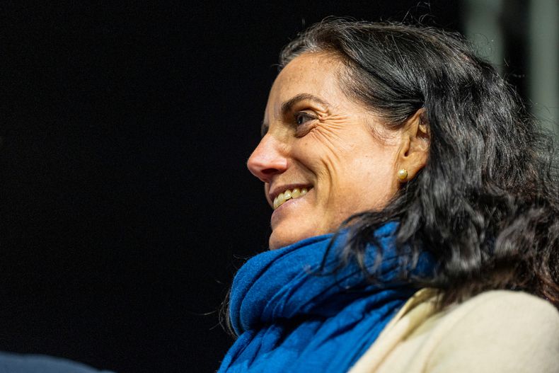 El MEF, comandado por Azucena Arbeleche, logró emitir deuda en dólares con bajo premio al 2060