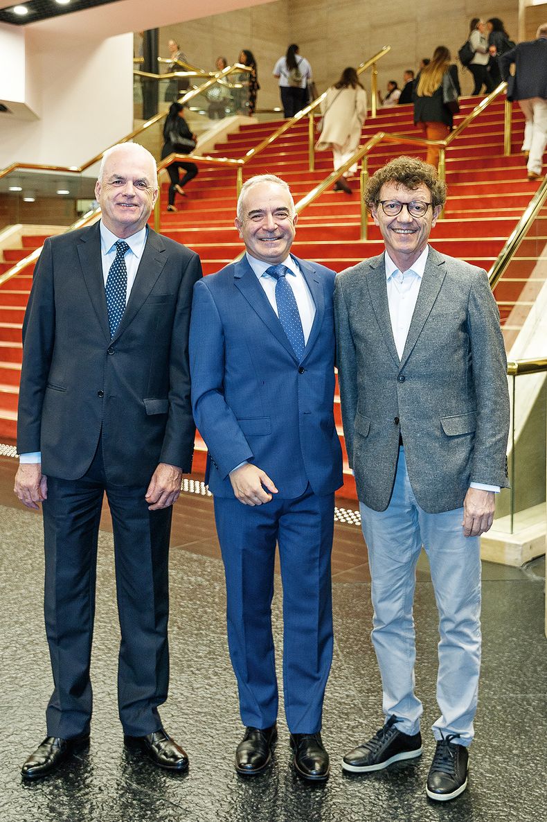 Darío Andrioli y Leonardo Bello, de gerencia de Secom, con Gerardo Grieco&nbsp;