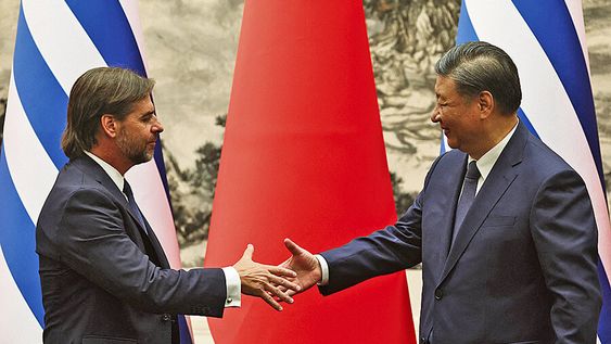 Luis Lacalle Pou y Xi Jinping durante la visita de Estado en Beijing. Foto: Florence Lo, AFP Luis Lacalle Pou y Xi Jinping durante la visita de Estado en Beijing. Foto: Florence Lo, AFP