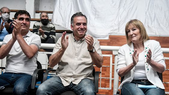 Carolina Cosse, Andrés Lima y Yamandú Orsi en un plenario Nacional del Frente Amplio. Foto: Javier Calvelo / adhocFOTOS Carolina Cosse, Andrés Lima y Yamandú Orsi en un plenario Nacional del Frente Amplio. Foto: Javier Calvelo / adhocFOTOS