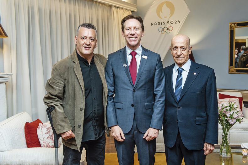 Presidente del Comité Paralímpico Daniel Facal, embajador de Francia Jean-Paul Seytre y presidente del Comité Olímpico del Uruguay Julio Maglione