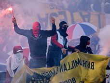 Una de las preocupaciones de la AUF es que la televisión se enfoque en el fútbol y no en incidentes que sucedan en las tribunas. Una de las preocupaciones de la AUF es que la televisión se enfoque en el fútbol y no en incidentes que sucedan en las tribunas.