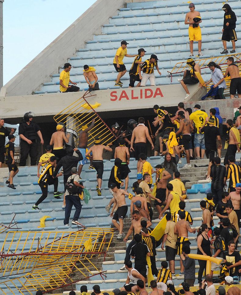 imagen de El fútbol uruguayo “está igual” que el inglés cuando enfrentó a los hooligans hace 25 años, afirman expertos en seguridad británicos