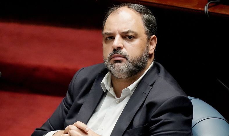 Charles Carrera en la Cámara de Senadores